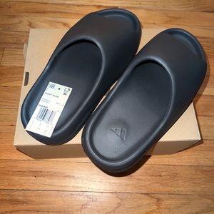 Yeezy Slide Size 9 Men Black